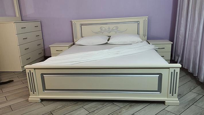 ліжко з дерева